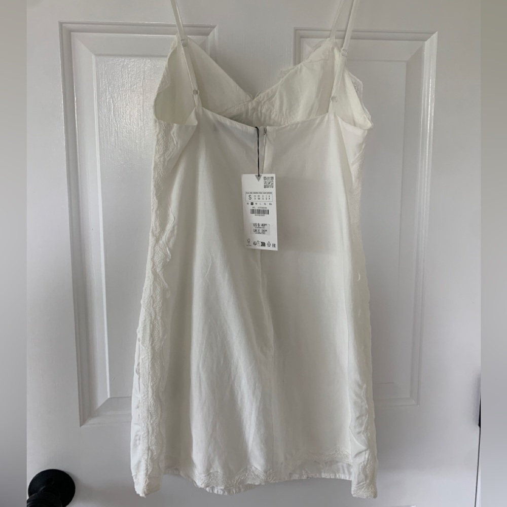 Elegant White Dress - Picture 2 of 3